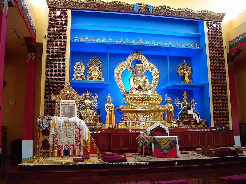DSC00365.JPG - Interior of the Buddhist temple in Deer Park, near Oregon Wisconsin. 6 October 2008