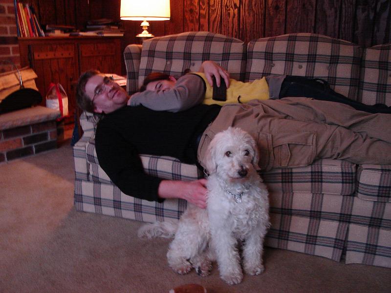 DSC00592.JPG - Andrew and Brenda guarding Dusty.  Mequon 29 November 2008
