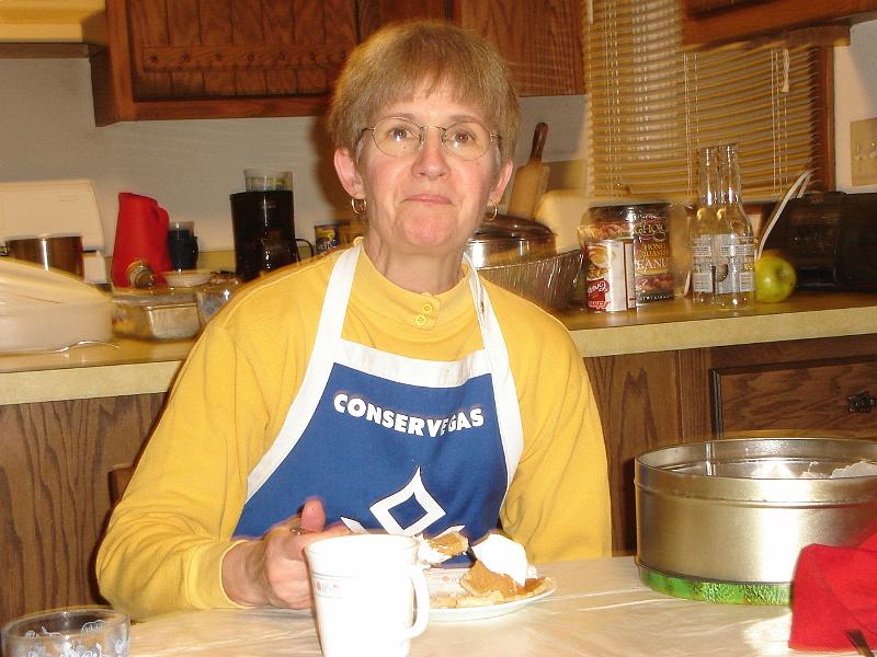 DSC00595.JPG - LaVerne enjoying a piece of Judy's pumpkin pie with cool whip.  Mequon 29 November 2008