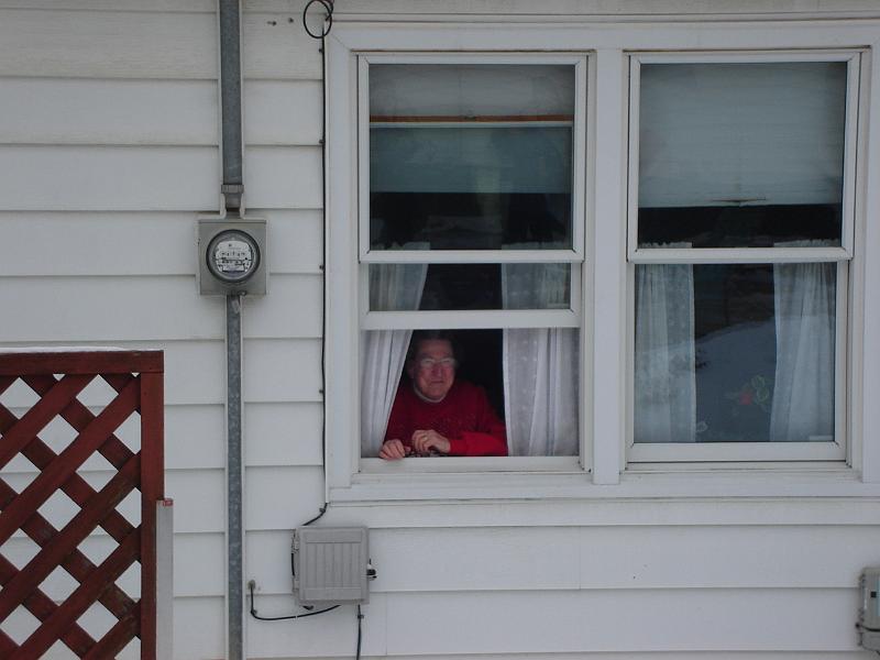 DSC00752.JPG - Helen doubting sanity of neighbors, but this did not keep her from accepting a freshly grilled brat (with sauerkraut).  She stayed indoors. 1 January 2009
