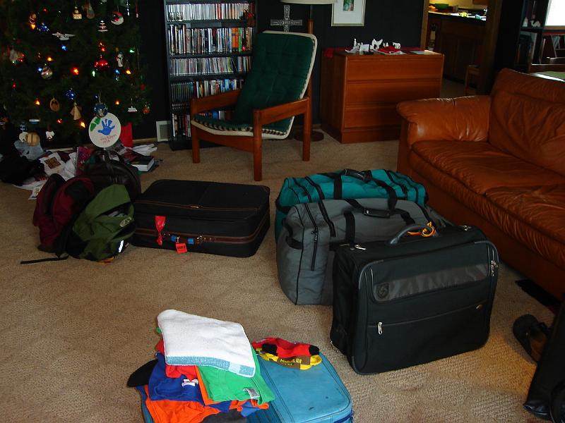 DSC00805.JPG - The reorganizing and repacking of what is going to China and what is not has entered its final stages. 4 January 2009