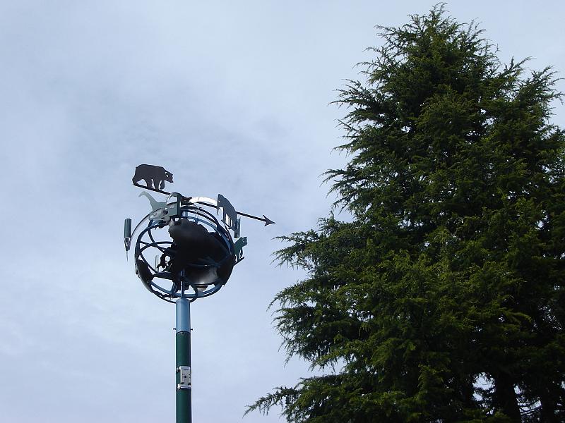 DSC00939.JPG - A weather vane in front of the Woodland Park Zoo, Seattle. 2 May 2009